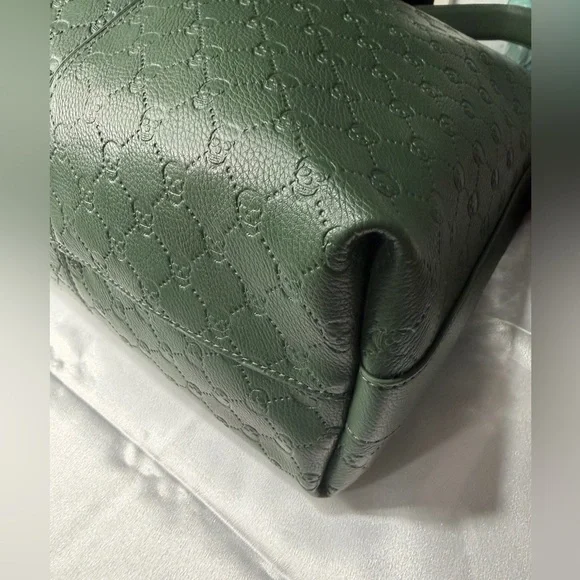 Betsy Johnson green tote bag with skulls - Picture 7 of 10